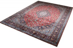 Close-up detail of 2000s Kashan rug from Iran / Persia showing Wool weave