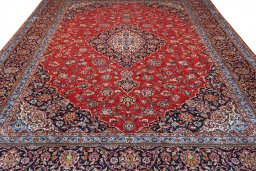 Surface texture of 2000s Kashan rug with natural Wool and intricate pattern