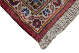 Central medallion detail of New Kashan rug from Iran / Persia