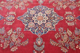 Close-up detail of 1930s Kashan rug from Iran / Persia showing Wool weave