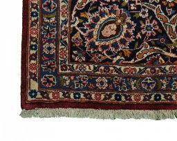 Close-up detail of 1970s Kashan rug from Iran / Persia showing Wool weave