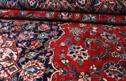 Corner detail of 1970s Kashan rug showing border pattern and Wool pile