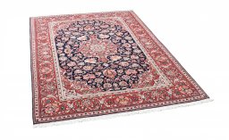 Corner detail of 1930s Kashan rug showing border pattern and Wool pile