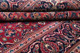 Close-up detail of 1930s Kashan rug from Iran / Persia showing Cork weave