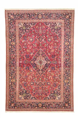 Full view of 1930s Kashan rug from Iran / Persia, 206 × 134 cm in Red tones