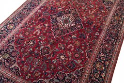 Close-up detail of 1930s Kashan rug from Iran / Persia showing Cork weave