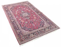 Corner detail of 1930s Kashan rug showing border pattern and Wool pile