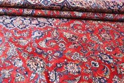 Backside of handmade 1970s Kashan rug showing knot structure and weave density