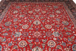 Corner detail of 1930s Kashan rug showing border pattern and Wool pile