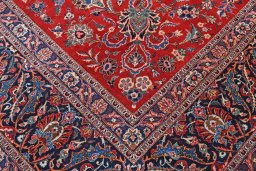 Surface texture of 1930s Kashan rug with natural Wool and intricate pattern