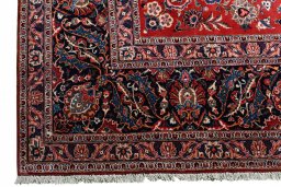 Full view of 1930s Kashan rug from Iran / Persia, 435 × 298 cm in Red tones