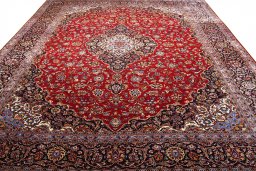 Surface texture of 2000s Kashan rug with natural Wool and intricate pattern