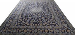 Surface texture of 2000s Kashan rug with natural Wool and intricate pattern