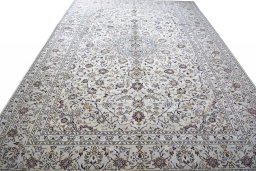 Surface texture of 2000s Kashan rug with natural Wool and intricate pattern