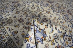 Surface texture of 2000s Kashan rug with natural Wool and intricate pattern