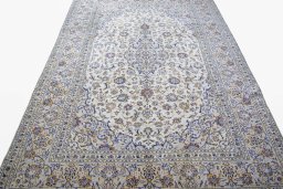 Surface texture of 2000s Kashan rug with natural Wool and intricate pattern