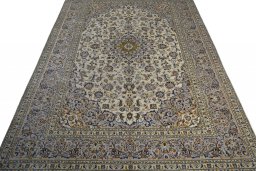 Surface texture of 2000s Kashan rug with natural Wool and intricate pattern