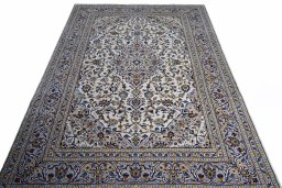 Surface texture of 2000s Kashan rug with natural Wool and intricate pattern