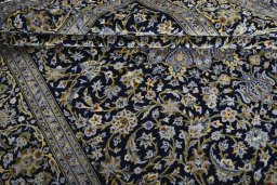 Surface texture of 2000s Kashan rug with natural Wool and intricate pattern