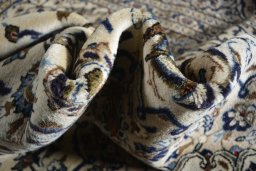Surface texture of 2000s Kashan rug with natural Wool and intricate pattern