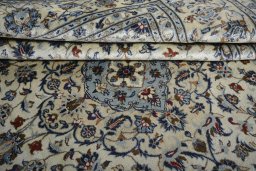 Surface texture of 2000s Kashan rug with natural Wool and intricate pattern