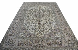 Surface texture of 2000s Kashan rug with natural Wool and intricate pattern
