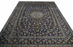 Surface texture of 2000s Kashan rug with natural Wool and intricate pattern