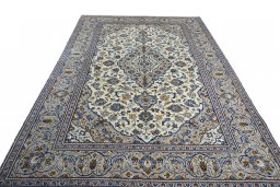 Surface texture of 2000s Kashan rug with natural Wool and intricate pattern
