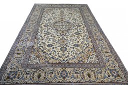 Surface texture of 2000s Kashan rug with natural Wool and intricate pattern