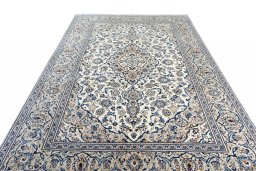 Surface texture of 2000s Kashan rug with natural Wool and intricate pattern