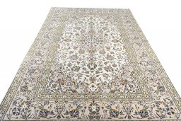 Surface texture of 2000s Kashan rug with natural Wool and intricate pattern