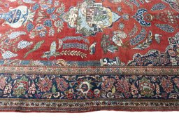 Corner detail of 1930s Kashan rug showing border pattern and Wool pile