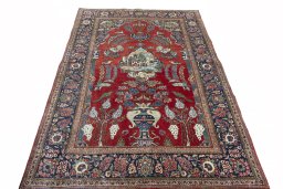 Surface texture of 1930s Kashan rug with natural Wool and intricate pattern
