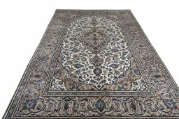 Surface texture of 2000s Kashan rug with natural Wool and intricate pattern