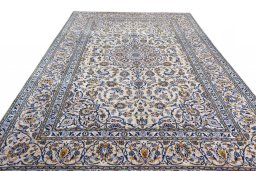Surface texture of 2000s Kashan rug with natural Wool and intricate pattern