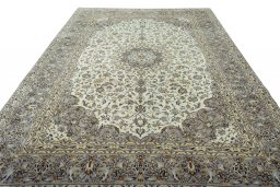 Surface texture of 2000s Kashan rug with natural Wool and intricate pattern
