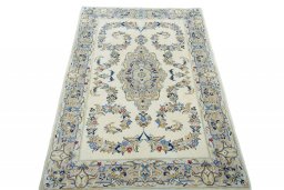 Surface texture of New Kashan rug with natural Wool and intricate pattern