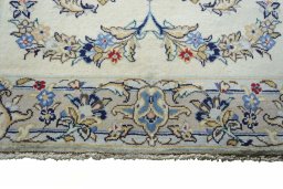 Close-up detail of New Kashan rug from Iran / Persia showing Wool weave