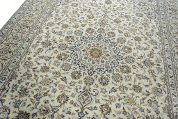 Surface texture of 2000s Kashan rug with natural Wool and intricate pattern