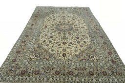 Surface texture of 2000s Kashan rug with natural Wool and intricate pattern
