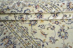 Corner detail of New Kashan rug showing border pattern and Wool pile
