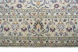 Close-up detail of New Kashan rug from Iran / Persia showing Wool weave