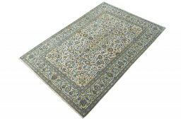 Corner detail of New Kashan rug showing border pattern and Wool pile