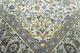 Close-up detail of New Kashan rug from Iran / Persia showing Wool weave