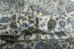 Surface texture of 2000s Kashan rug with natural Wool and intricate pattern