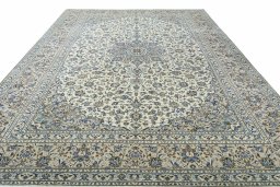 Surface texture of 2000s Kashan rug with natural Wool and intricate pattern