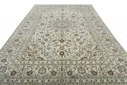 Surface texture of 2000s Kashan rug with natural Wool and intricate pattern