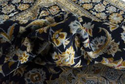 Surface texture of 2000s Kashan rug with natural Wool and intricate pattern