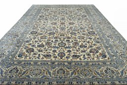 Surface texture of 2000s Kashan rug with natural Wool and intricate pattern