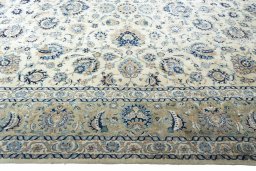 Corner detail of 1950s Kashan rug showing border pattern and Wool pile